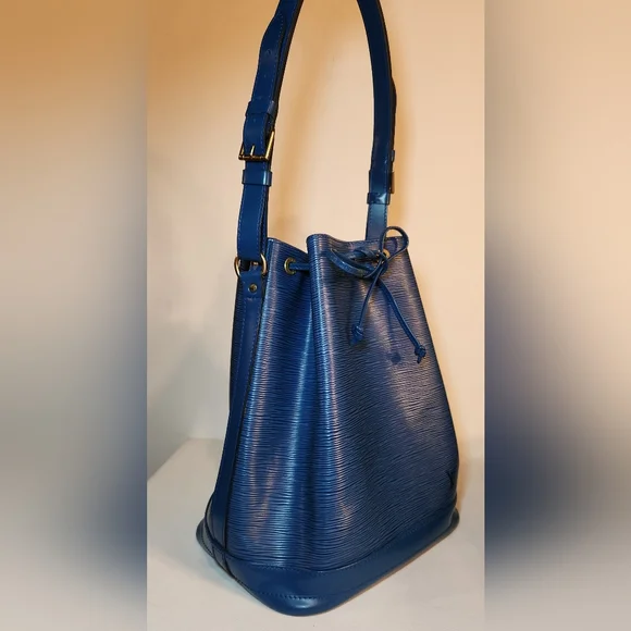 Louis Vuitton Epi Leather Noé GM Toledo Blue Drawsting Bucket Shoulder Bag - Picture 2 of 8